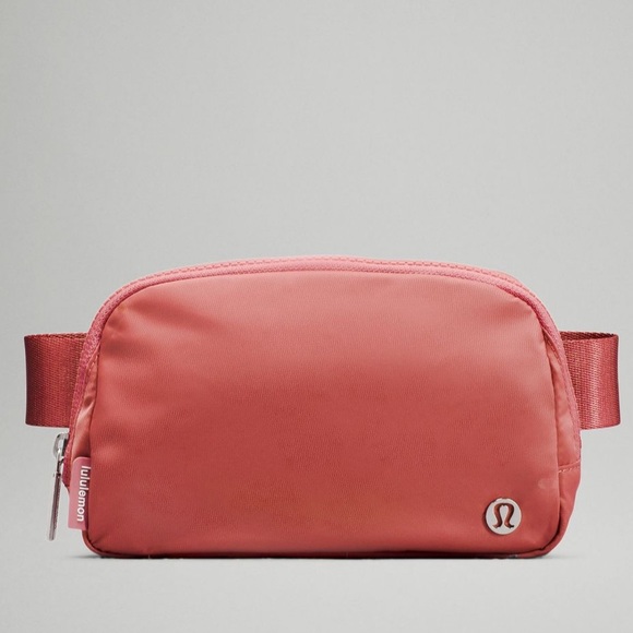 lululemon athletica Handbags - Lululemon everywhere belt bag *brier rose